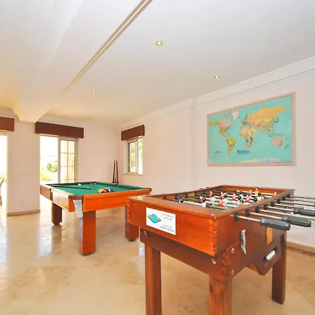 Вилла Villa In Albufeira Near Sea Beach