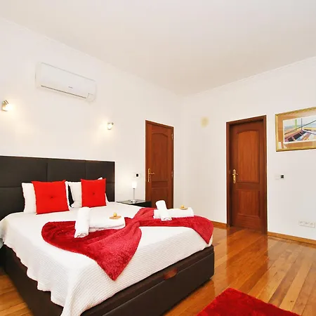 Вилла Villa In Albufeira Near Sea Beach