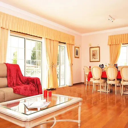 Вилла Villa In Albufeira Near Sea Beach